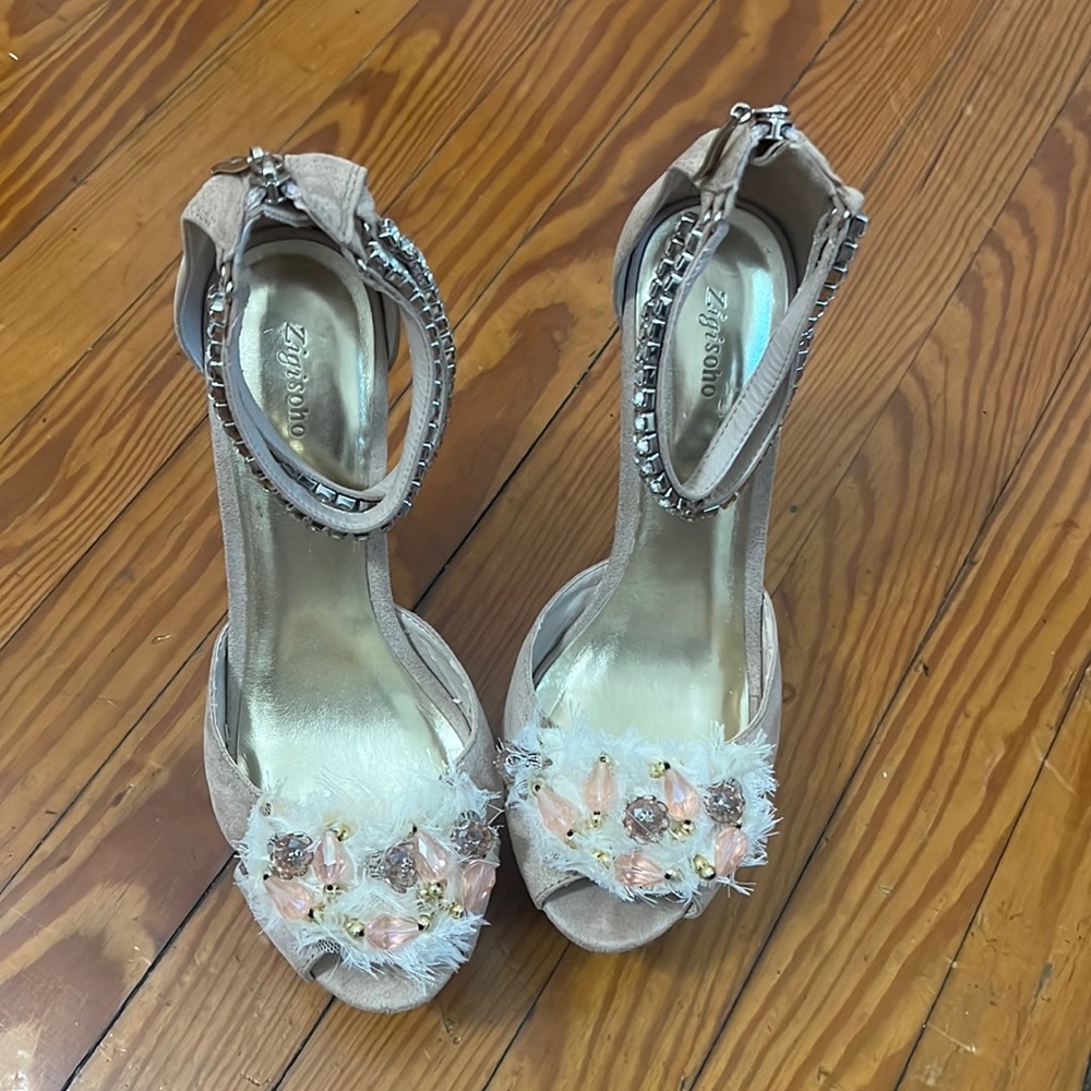 Zigisoho- Womens’s High wedge shoe w- ankle straps